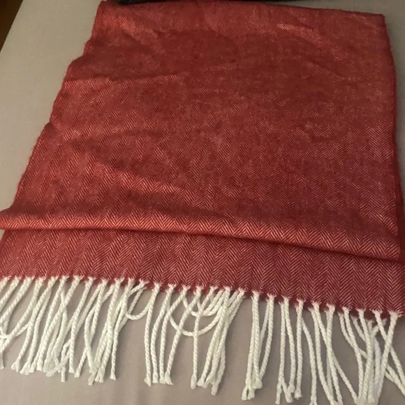 100% Cashmere Scarf - Red - Picture 2 of 2